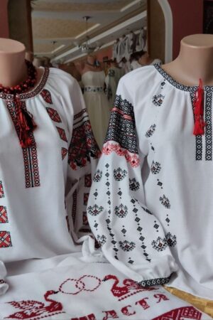 Авторські вишиванки ручної роботи